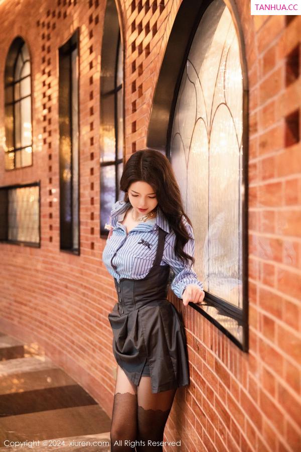   [XiuRen]高清写真图 2024.01.18 No.7979 大美妞儿 短裙黑丝第7张图片